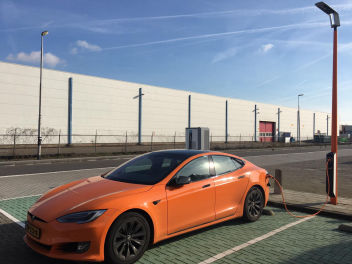 orange Tesla charging at Orange charger with Orange Charge cable from Laadkabelfabriek.nl
